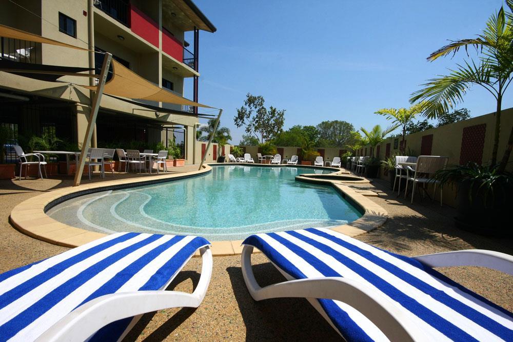 Quality Hotel Darwin Airport Esterno foto The pool at the Mantra on the Lake