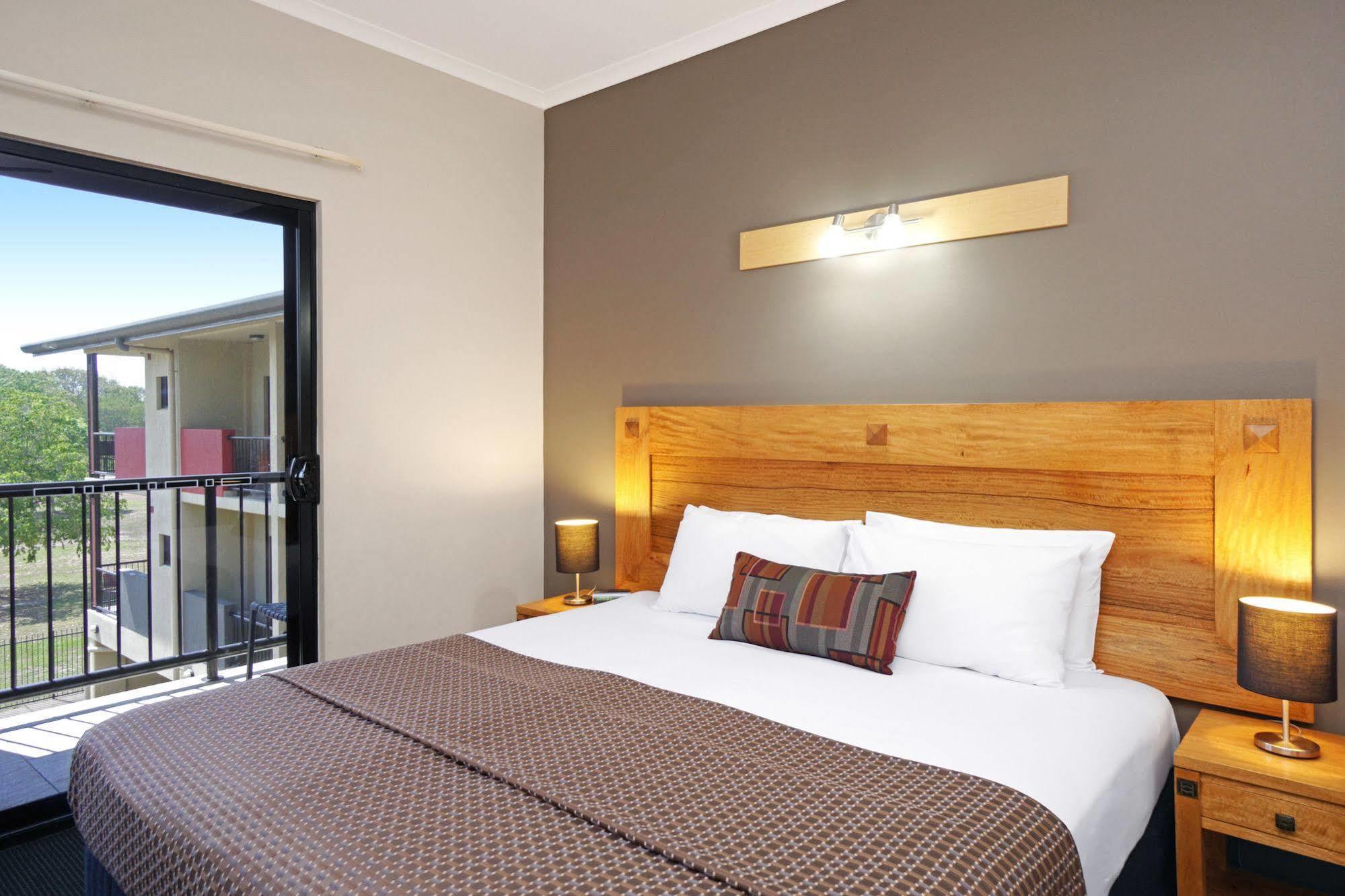 Quality Hotel Darwin Airport Camera foto A bedroom at the Quality Hotel & Spa